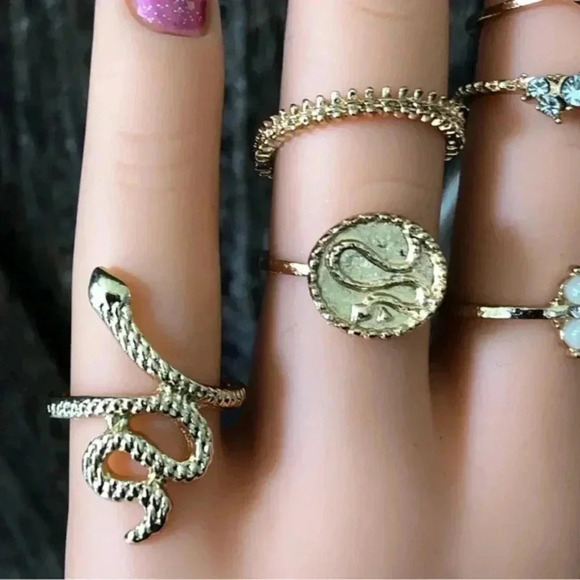 9 Piece Ring Set Gold Tone Snake Rope Faux Pearl Faux Diamond Rings New NWT - Picture 3 of 5